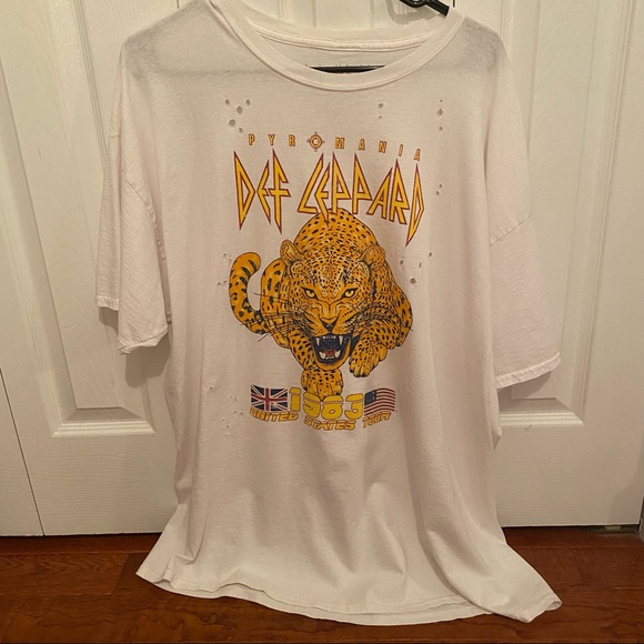 urban outfitters def leppard t shirt